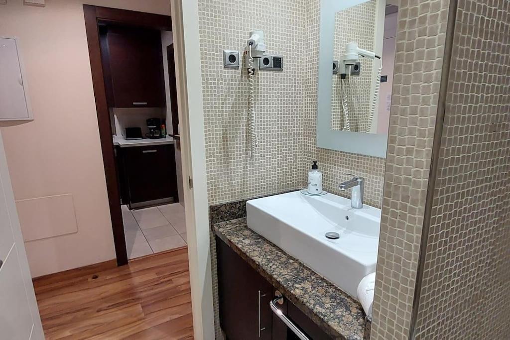 Elegante alojamiento con piscina a 200 m del mar. Apartamento Benalmádena Exterior foto