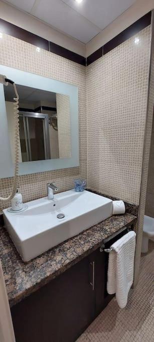 Elegante alojamiento con piscina a 200 m del mar. Apartamento Benalmádena Exterior foto